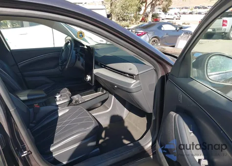 2021 Ford Mustang Mach-E Select z USA, uszkodzony, nr VIN 3FMTK1RM4MMA56895